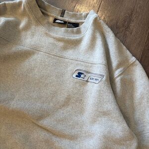 Vintage STARTER Men's Light Gray Crewneck Sweatshirt with Embroidered Patch
